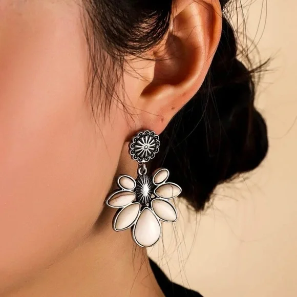 NWT Stone Flower Drop Earrings - Picture 1 of 3